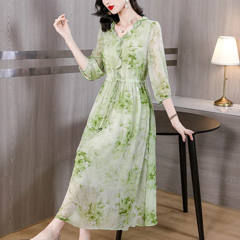 Summer 2023 New Women's Green Silk Dress V-Neck Casual Short Sleeve Slim Long Dress Loose Size Printed Bohemian Knee Length Robe
Summer 2023 New Women's Green Silk Dress V-Neck Casual Short Sleeve Slim Long Dress Loose Size Printed Bohemian Knee Length Robe