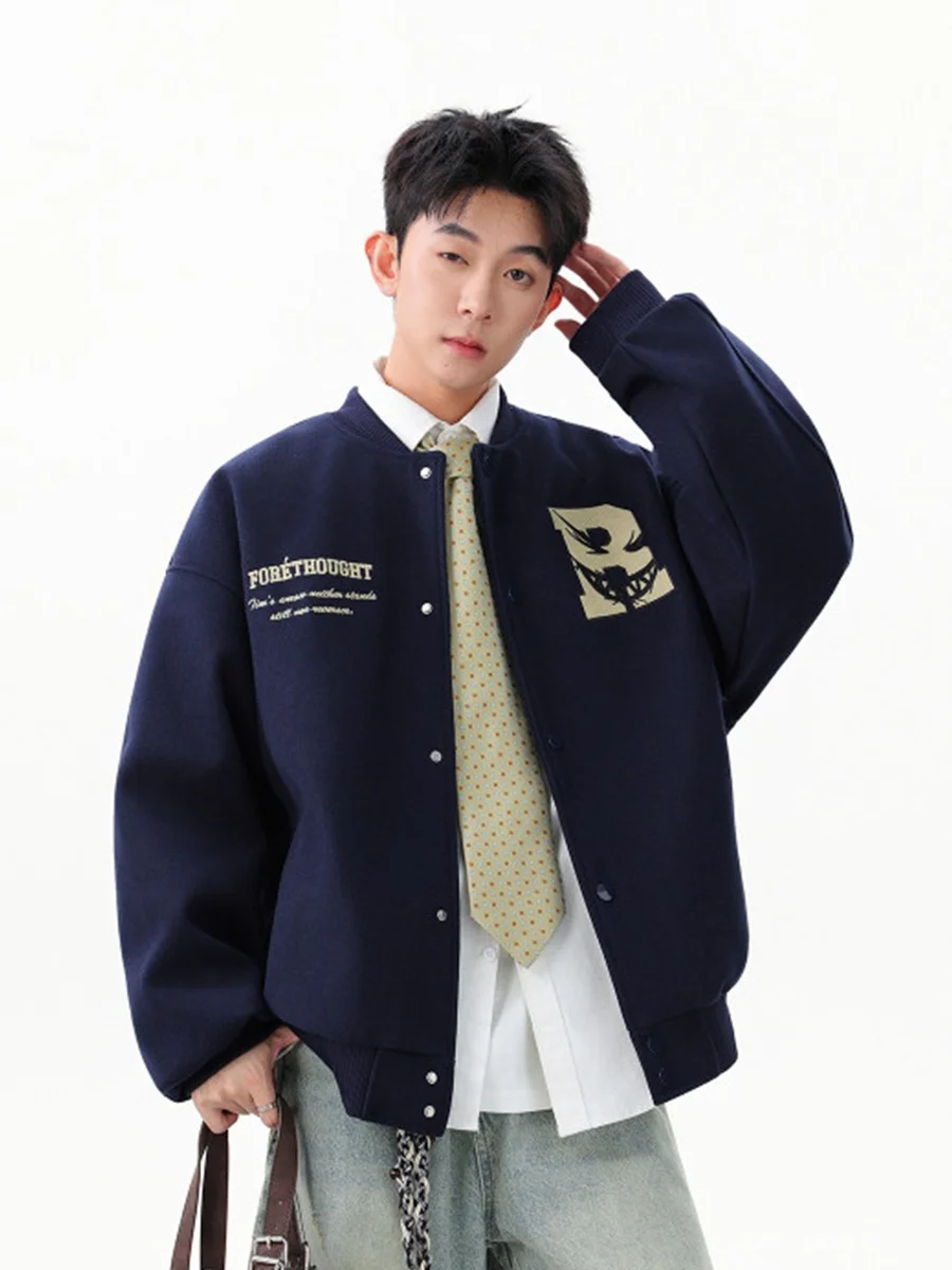 Мужская осенняя куртка-бомбер 2025 года, новая трендовая модель, с вышитыми буквами, в американском бейсбольном стиле, свободного кроя, с элементами пэчворка.
Мужская осенняя куртка-бомбер 2025 года, новая трендовая модель, с вышитыми буквами, в американском бейсбольном стиле, свободного кроя, с элементами пэчворка.