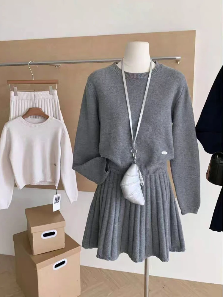 Women's Solid Color Knit Two-Piece Set Round Neck Pullover Sweater & Pleated Skirt Fall Winter Cozy Trendy Outfit Clothes Set
Women's Solid Color Knit Two-Piece Set Round Neck Pullover Sweater & Pleated Skirt Fall Winter Cozy Trendy Outfit Clothes Set