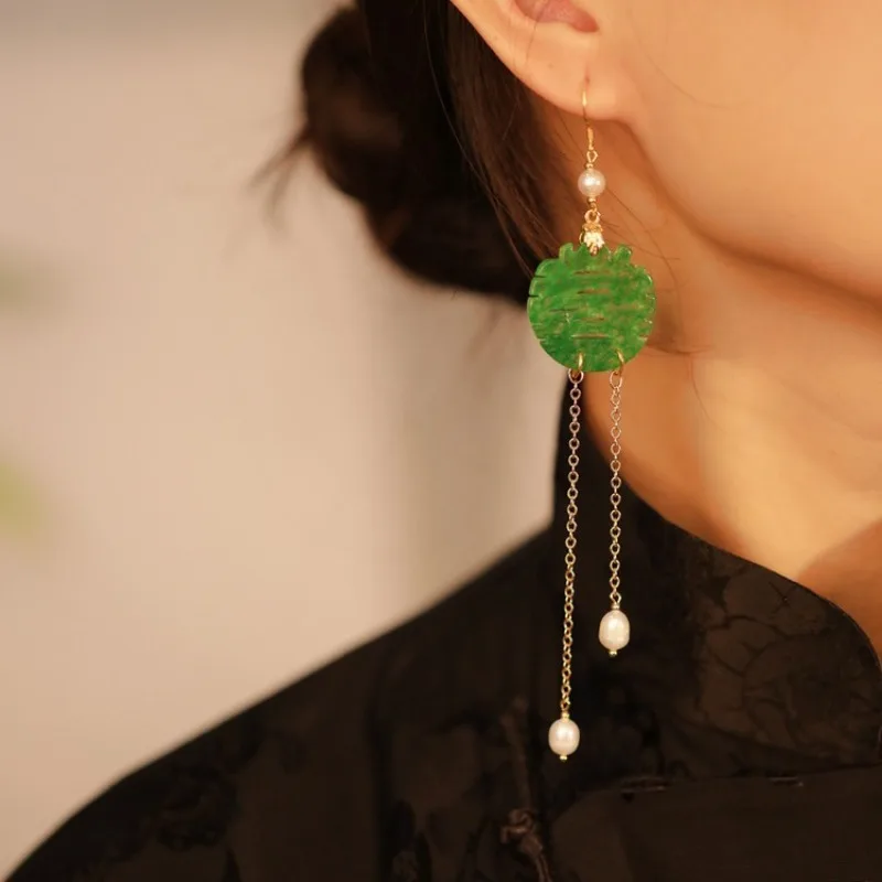 Natural chalcedony Double Happiness Green earrings for women Long Pearl Tassel Chinese Style Retro Earings Wedding Jewelry
Natural chalcedony Double Happiness Green earrings for women Long Pearl Tassel Chinese Style Retro Earings Wedding Jewelry