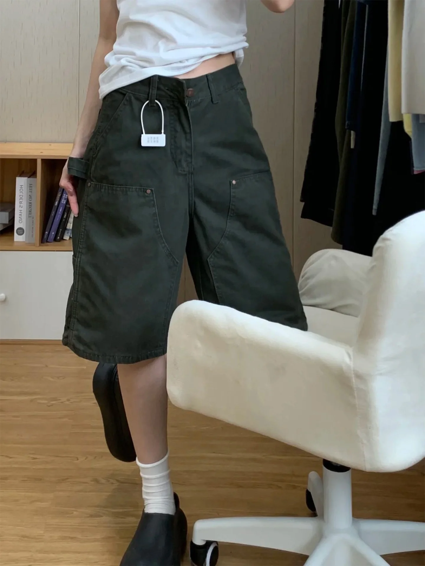 American Style Military Green Washed Multi-Pocket Five-Quarter Women's Shorts Summer New Slimming Utility Shorts High Waist W...
American Style Military Green Washed Multi-Pocket Five-Quarter Women's Shorts Summer New Slimming Utility Shorts High Waist W...