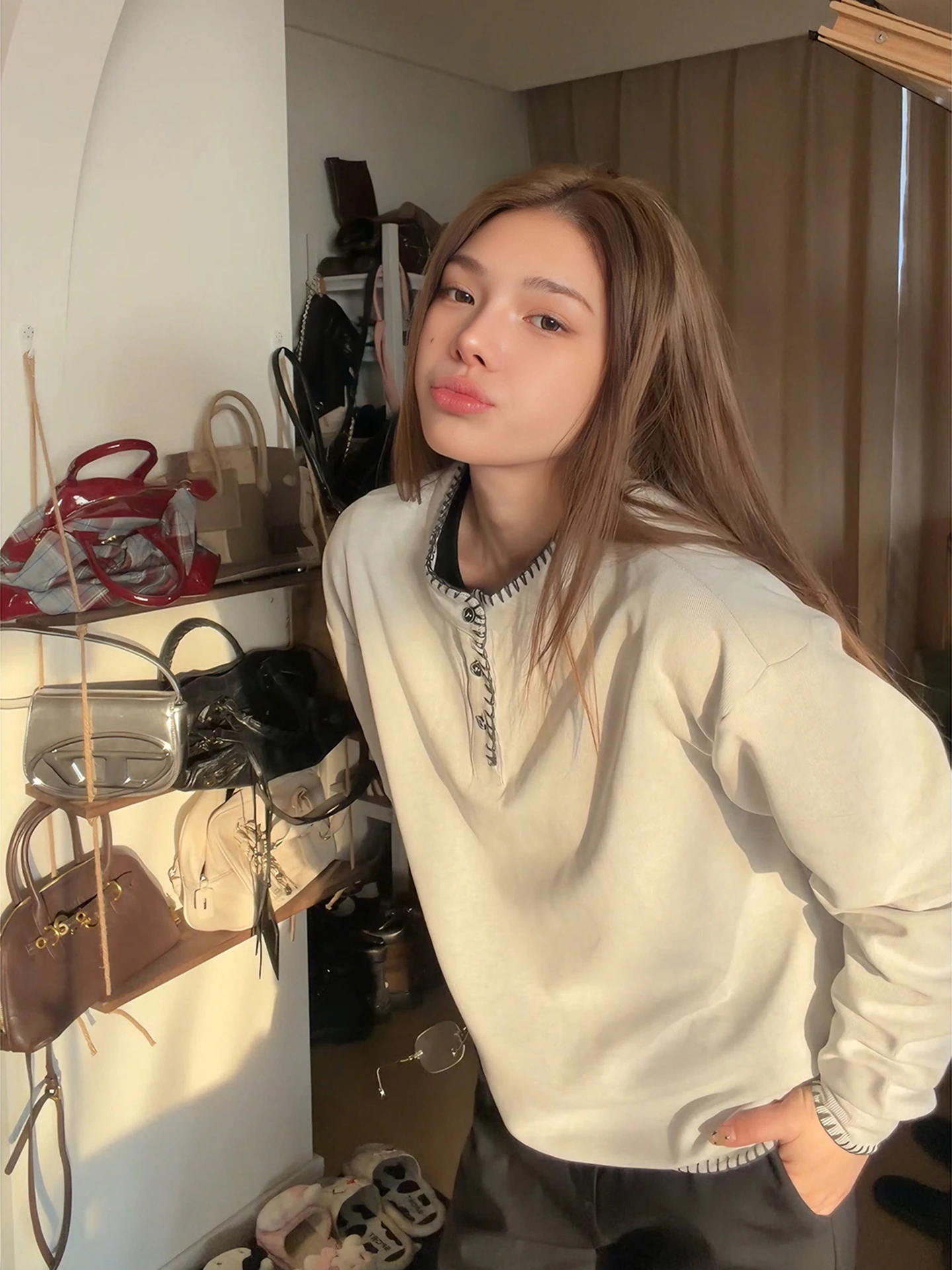 Ретро-белый свитшот с воротником Хенри для мужчин, весенняя футболка с длинным рукавом ручной работы, повседневный топ, теплый молодежный модный тренд
Ретро-белый свитшот с воротником Хенри для мужчин, весенняя футболка с длинным рукавом ручной работы, повседневный топ, теплый молодежный модный тренд