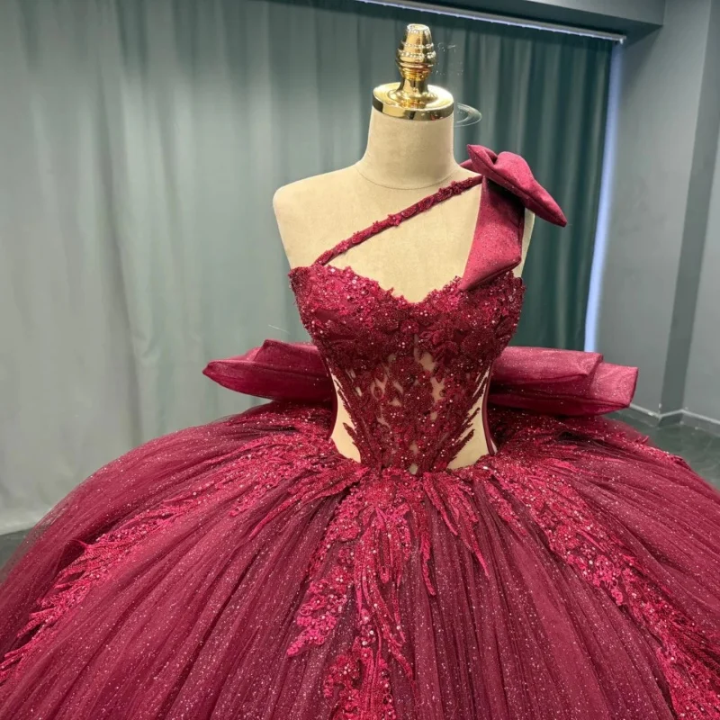 Shining wine red Quinceanera Dress off-shoulder Lace layering flower decal Long tail Bow vestidos de 15 Quinceanera Customize
Shining wine red Quinceanera Dress off-shoulder Lace layering flower decal Long tail Bow vestidos de 15 Quinceanera Customize