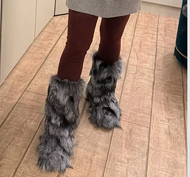 Handmade Red Fox Fur Indoor/Outdoor Snow Boot Leather Sole Booties for women
Handmade Red Fox Fur Indoor/Outdoor Snow Boot Leather Sole Booties for women