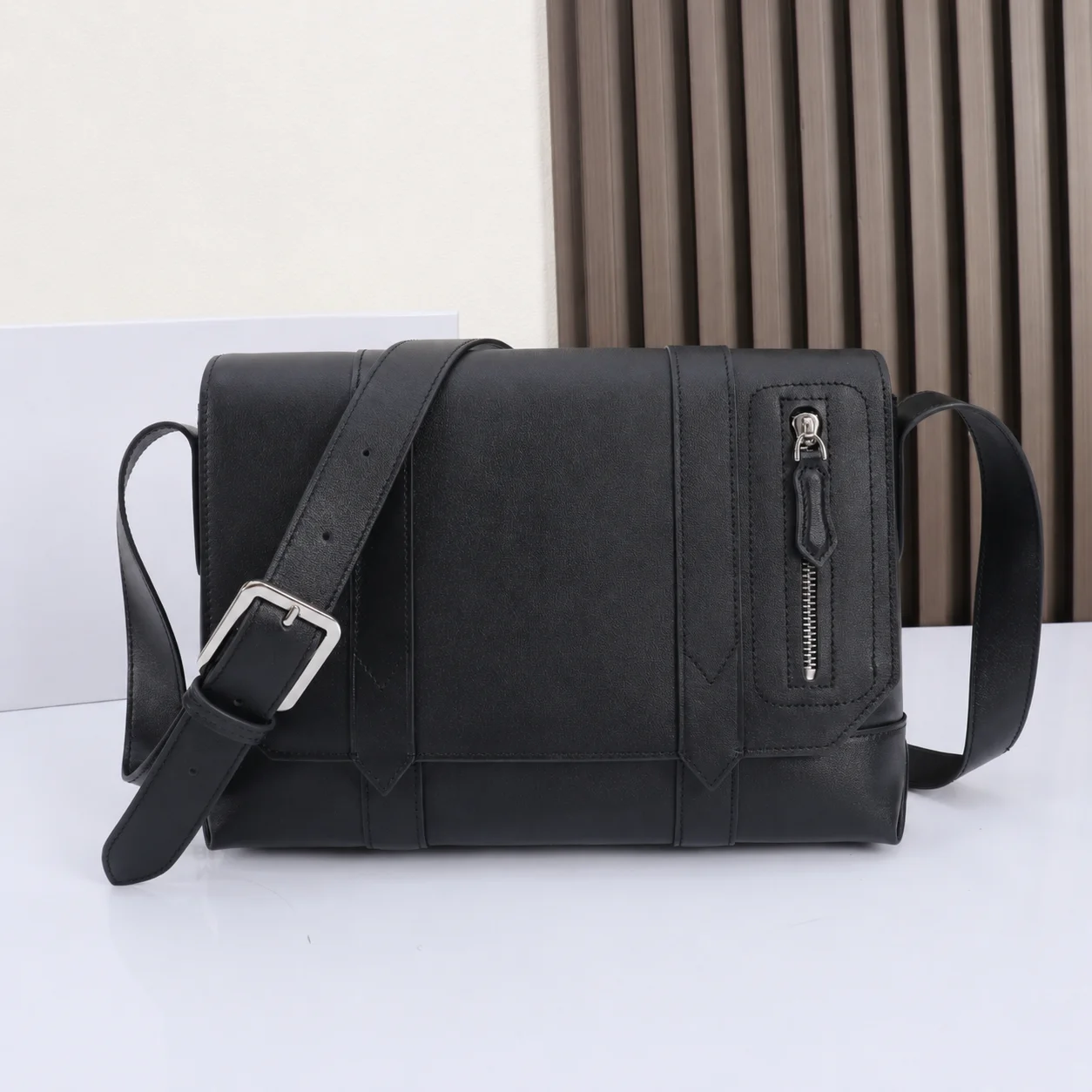 Men Messenger Bag Luxury Designer Genuine Leather Crossbody Shoulder Flap Sling Satchel Black Business Handbag Male Small Purse
Men Messenger Bag Luxury Designer Genuine Leather Crossbody Shoulder Flap Sling Satchel Black Business Handbag Male Small Purse