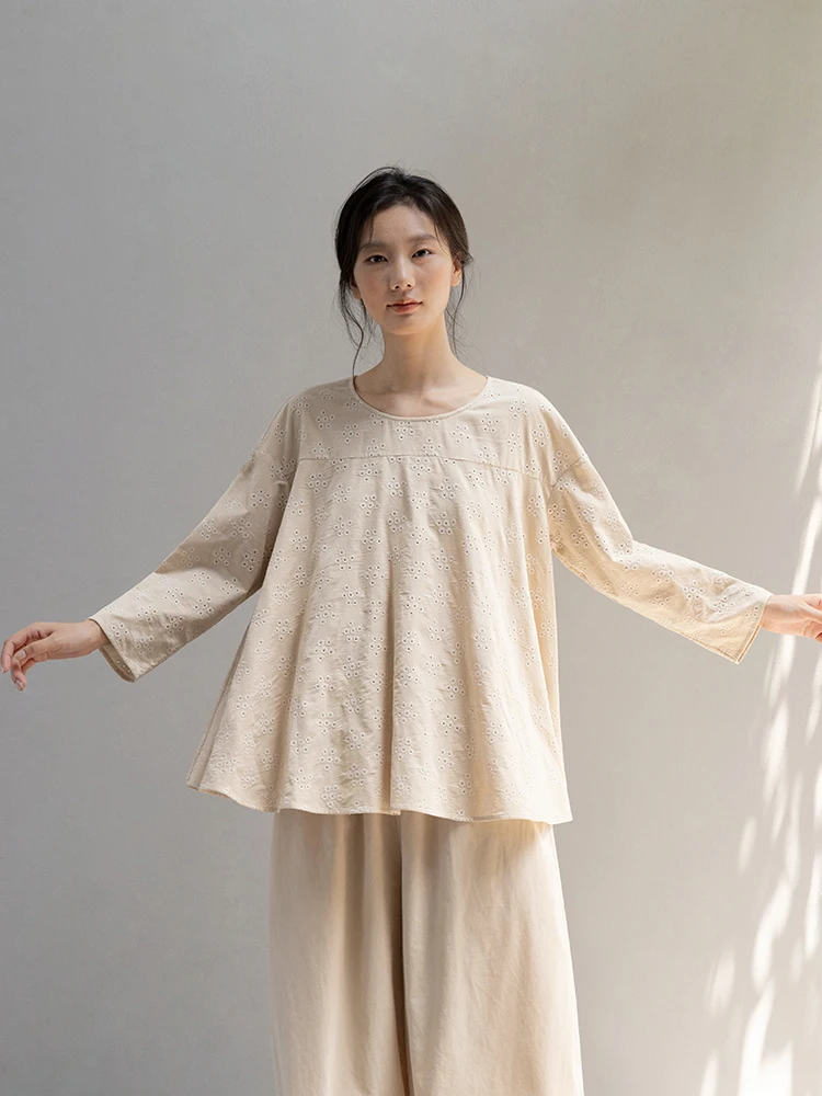 New Leaf Collection 100% Cotton Velvet Embroidered Loose Long Sleeve round Neck Pullover Top in Light Beige for Autumn
New Leaf Collection 100% Cotton Velvet Embroidered Loose Long Sleeve round Neck Pullover Top in Light Beige for Autumn