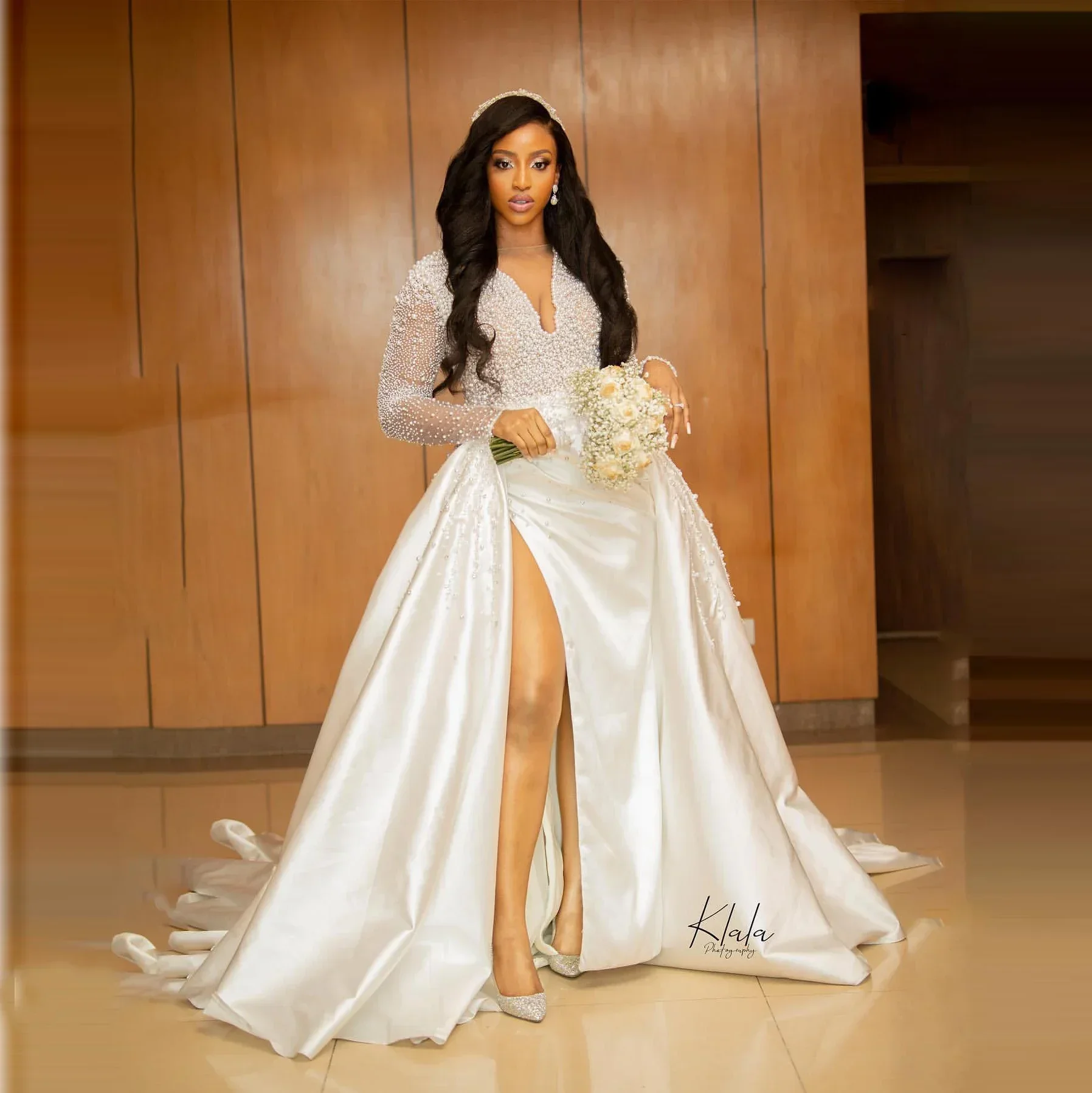 Customized See Through Heavy Pearls Beading Wedding Dress Satin Split Side Vestido De Novia Illusion Long Sleeves Bridal Gown
Customized See Through Heavy Pearls Beading Wedding Dress Satin Split Side Vestido De Novia Illusion Long Sleeves Bridal Gown