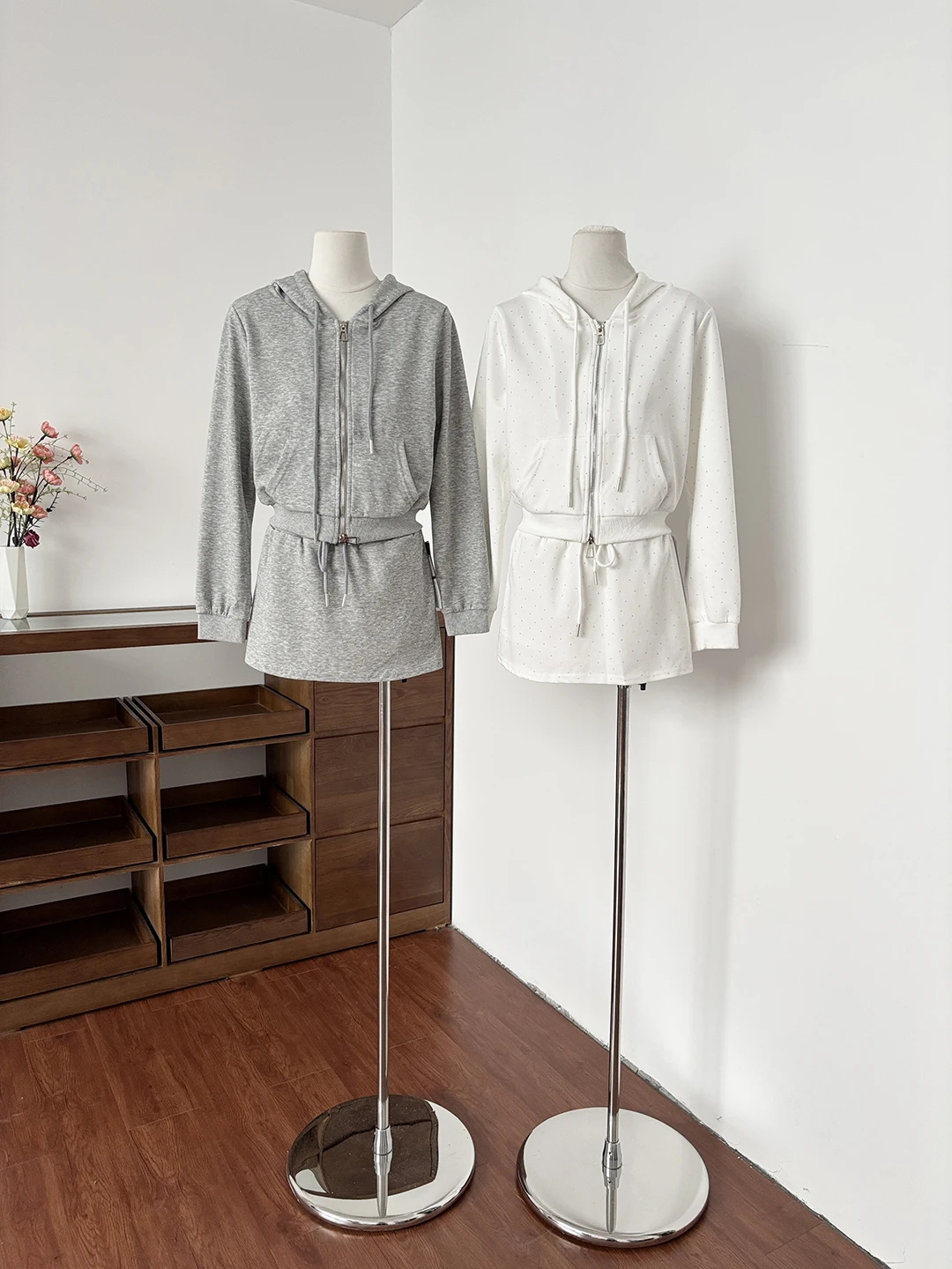 Casual Hoodie Jacket And Skirt Two-Piece Set Women's Summer Slimming Sporty High Waist Fashion Ensemble Long Sleeve
Casual Hoodie Jacket And Skirt Two-Piece Set Women's Summer Slimming Sporty High Waist Fashion Ensemble Long Sleeve