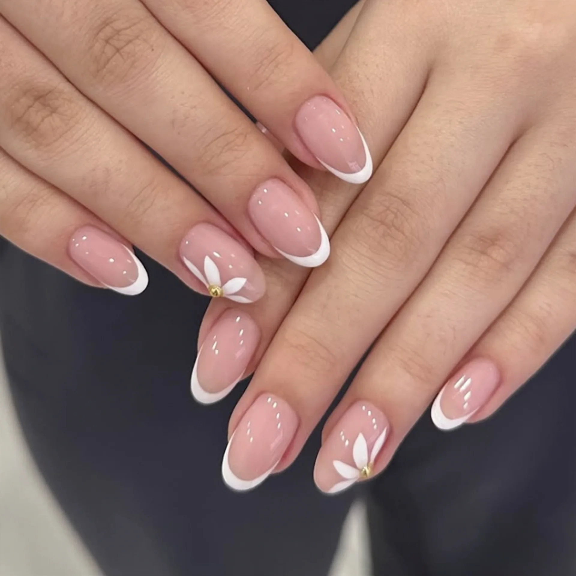 Lefan nail art simple fresh summer new white flower French wearing nail nail piece short short round fake nails
Lefan nail art simple fresh summer new white flower French wearing nail nail piece short short round fake nails