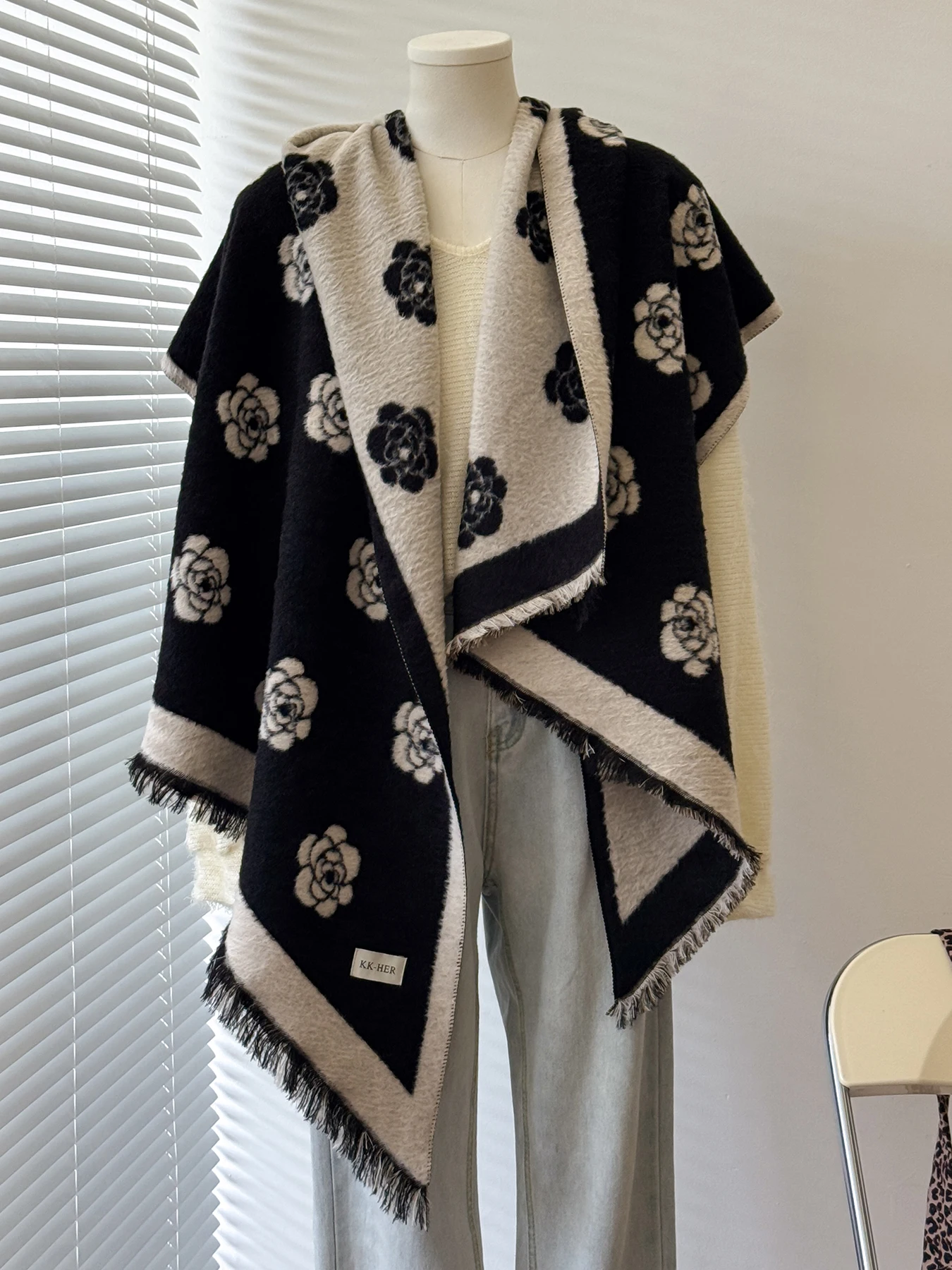 Зимний шарф унисекс из искусственного кашемира, модный цветочный узор, нестандартный дизайн и двустороннее использование, теплый шейный платок для женщин и мужчин
Зимний шарф унисекс из искусственного кашемира, модный цветочный узор, нестандартный дизайн и двустороннее использование, теплый шейный платок для женщин и мужчин