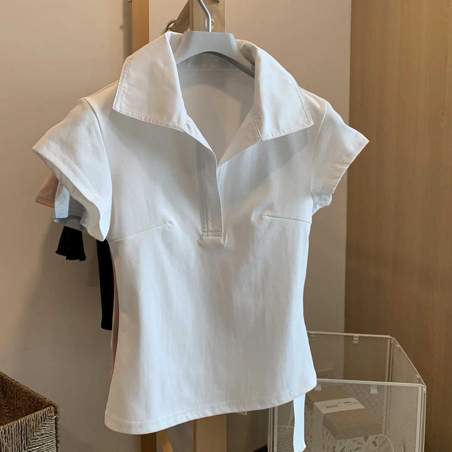 Slim Fit Neck Short Sleeve T-Shirt Women's Summer Fashionable Cute Spicy Girl Tight Top Belly Covering Shirt
Slim Fit Neck Short Sleeve T-Shirt Women's Summer Fashionable Cute Spicy Girl Tight Top Belly Covering Shirt