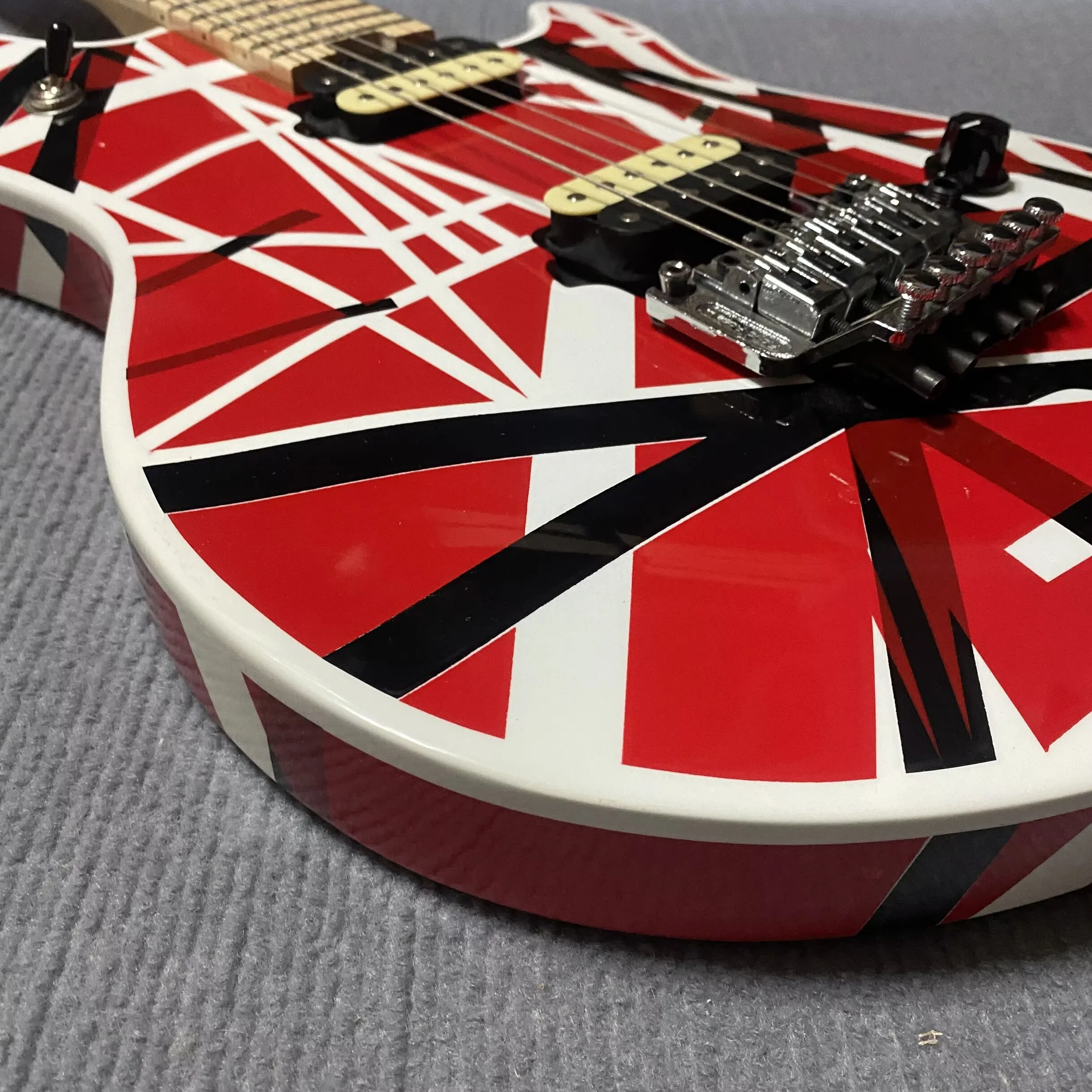 Black and white striped guitar Real pictures and videos of electric guitar rock. Shipped within 48 hours, including shipping fee
Black and white striped guitar Real pictures and videos of electric guitar rock. Shipped within 48 hours, including shipping fee