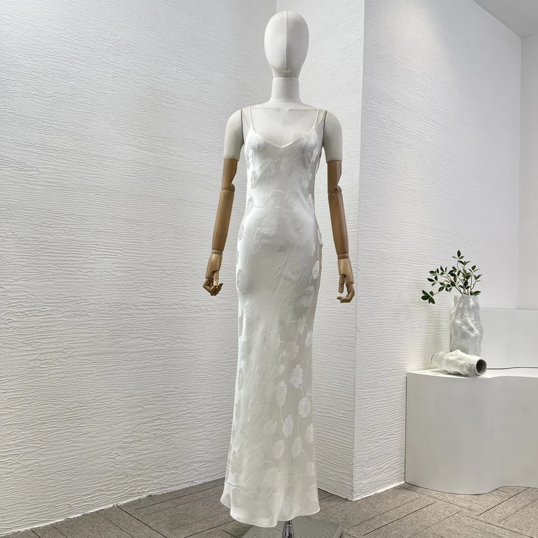 2024 Luxury High Quality Silk White Sleeveless Jacquard Floral Backless Women Spaghetti Elegant Maxi Dress
2024 Luxury High Quality Silk White Sleeveless Jacquard Floral Backless Women Spaghetti Elegant Maxi Dress