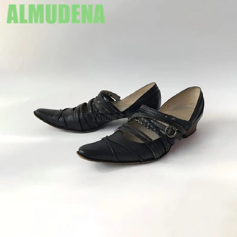 Retro Hollow Pointed Belt Buckle Single Shoe New Style Thick Heel Fashionable and Versatile One Foot Small Leather Shoes
Retro Hollow Pointed Belt Buckle Single Shoe New Style Thick Heel Fashionable and Versatile One Foot Small Leather Shoes