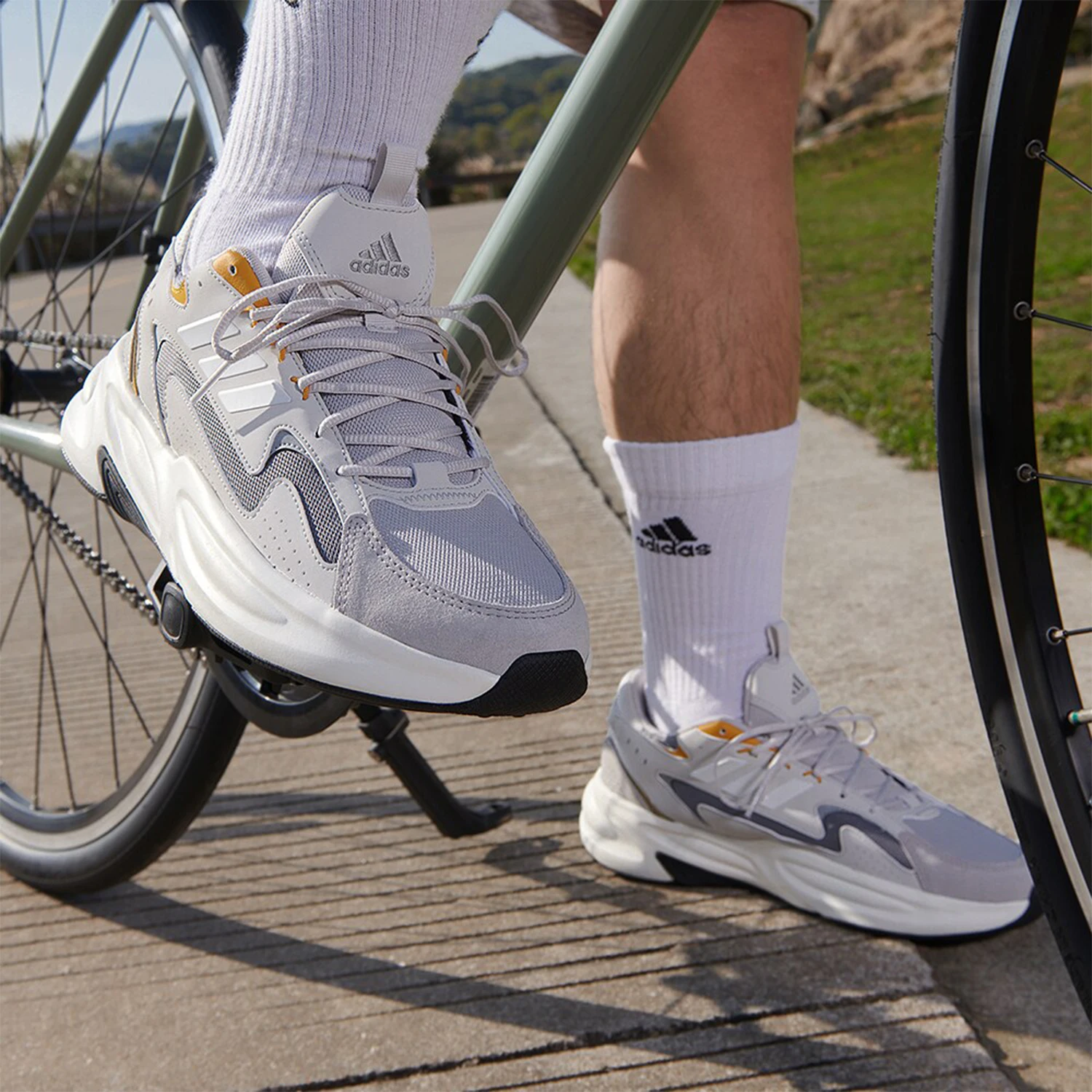 Adidas genuine OZWAVE Couples' Sporty Chunky Dad Shoes IE6057
Adidas genuine OZWAVE Couples' Sporty Chunky Dad Shoes IE6057