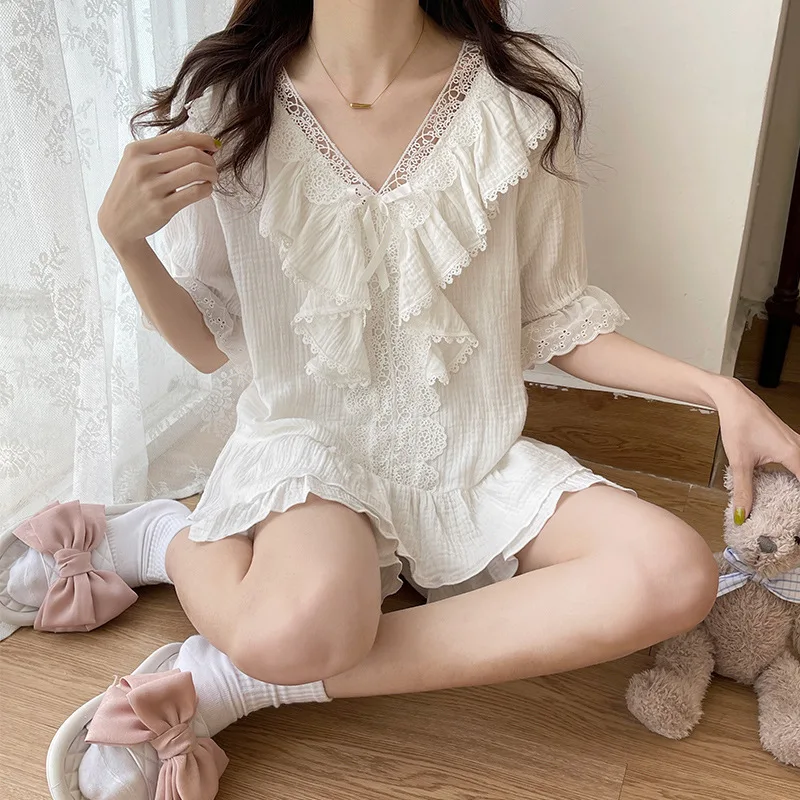 Women White Cotton Sleepwear Princess Lace Trim 2Pcs Top&shorts Kawaii Doll Collar Pajamas Suit Sweet V-Neck Home Clothes
Women White Cotton Sleepwear Princess Lace Trim 2Pcs Top&shorts Kawaii Doll Collar Pajamas Suit Sweet V-Neck Home Clothes