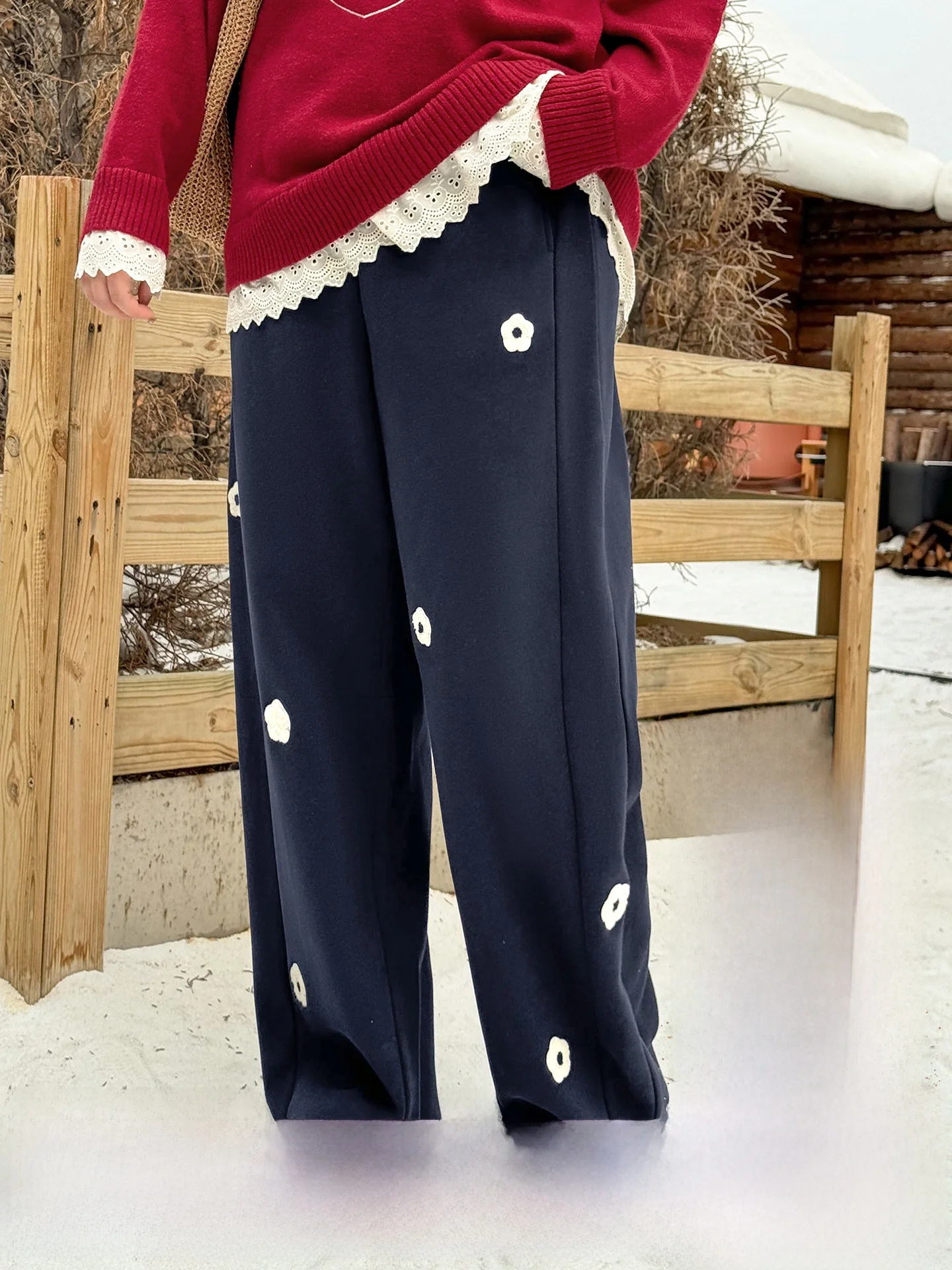 plus Size Women's Casual High Waist Trousers Towel Fabric Warmth Knife Pants Invisible Large Thighs Embroidered Flowers
plus Size Women's Casual High Waist Trousers Towel Fabric Warmth Knife Pants Invisible Large Thighs Embroidered Flowers