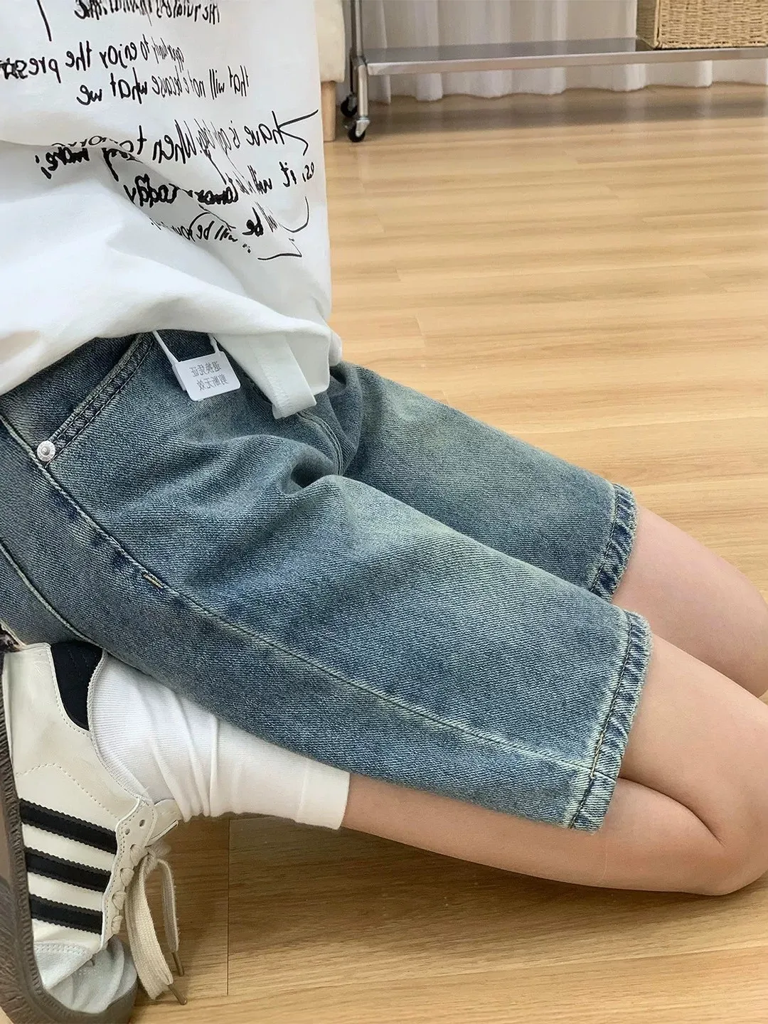 Retro Blue Wide Leg Short Jeans Loose Casual Women's High Waist Pocket Denim Summer Commute Wear Resistant Straight Cut
Retro Blue Wide Leg Short Jeans Loose Casual Women's High Waist Pocket Denim Summer Commute Wear Resistant Straight Cut
