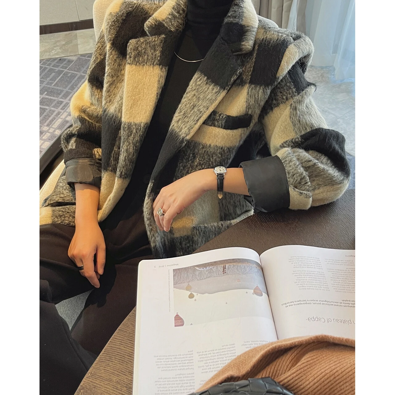 2023 Winter White Black Plaid Women Trench Coats Heavy Woolen Tweed Jackets Blazers New Oem Korean Fashion Clothes New Cardigans
2023 Winter White Black Plaid Women Trench Coats Heavy Woolen Tweed Jackets Blazers New Oem Korean Fashion Clothes New Cardigans