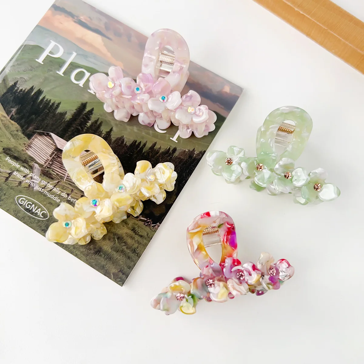 New Three-petaled Flower Acetic Acid Grab Clip Bright Diamond Hairpin Advanced Sense Fairy Wind Shark Clip Hair Accessories Girl
New Three-petaled Flower Acetic Acid Grab Clip Bright Diamond Hairpin Advanced Sense Fairy Wind Shark Clip Hair Accessories Girl