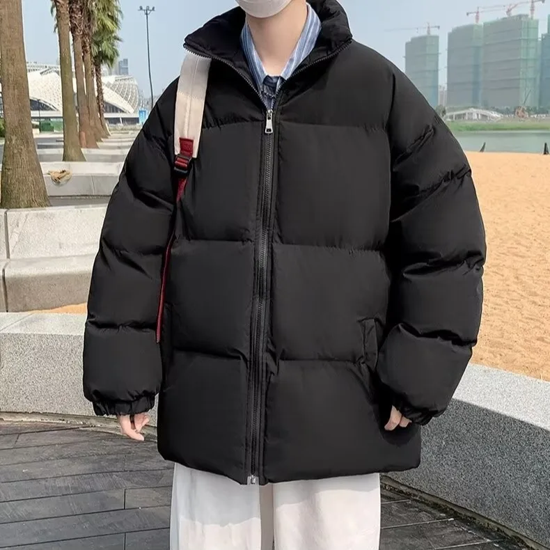 Мужская зимняя хлопковая куртка в американском стиле ретро с воротником-стойкой, повседневная свободная одежда большого размера для пары, наполнитель из полиэфирного волокна
Мужская зимняя хлопковая куртка в американском стиле ретро с воротником-стойкой, повседневная свободная одежда большого размера для пары, наполнитель из полиэфирного волокна