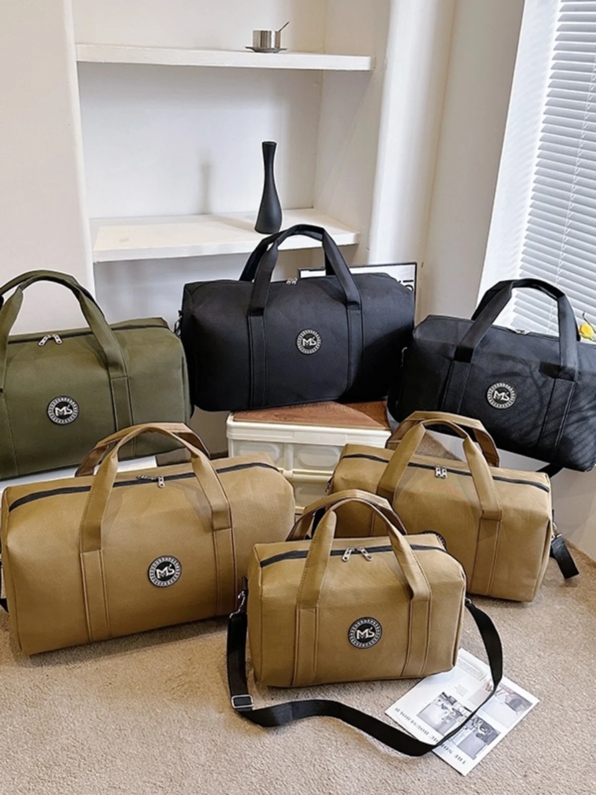 Дорожная сумка большой вместимости. Легкая ручная сумка через плечо. Подходит для деловых поездок и прогулок. Ткань из бычьей ткани.
Дорожная сумка большой вместимости. Легкая ручная сумка через плечо. Подходит для деловых поездок и прогулок. Ткань из бычьей ткани.