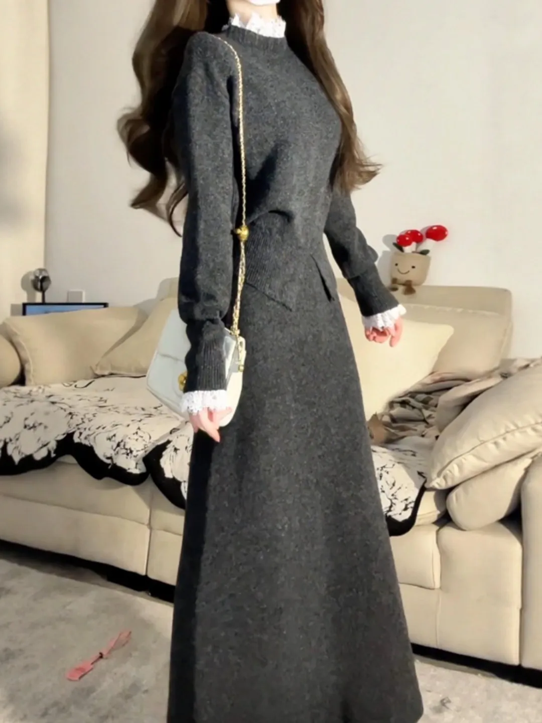 Корейский мягкий вязаный свитер и юбка в комплекте: элегантный образ OOTD, весна 2026, удобный, с длинным рукавом, круглый вырез
Корейский мягкий вязаный свитер и юбка в комплекте: элегантный образ OOTD, весна 2026, удобный, с длинным рукавом, круглый вырез