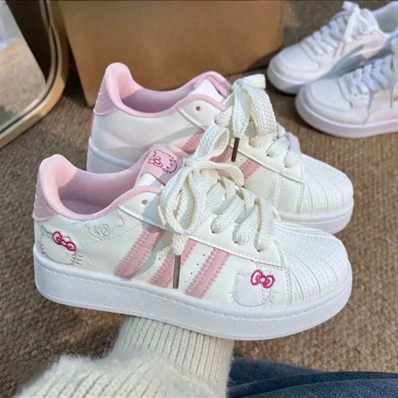 Sweet Hello Kitty Anime Kawaii Sanrio KT Cat Board Shoes Ins 2025 Summer Cute Campus Casual Sneakers Lovely Gifts for Girls
Sweet Hello Kitty Anime Kawaii Sanrio KT Cat Board Shoes Ins 2025 Summer Cute Campus Casual Sneakers Lovely Gifts for Girls