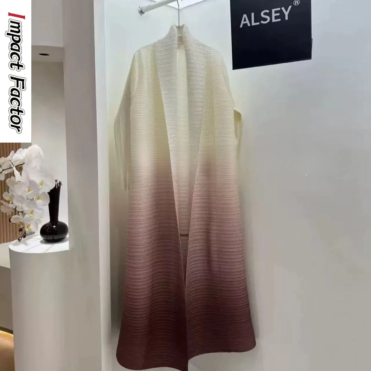 Miyake Fold постепенное изменение цвета модный двойной лацкан ближневосточный универсальный кардиган халат мусульманская женская одежда куртка
Miyake Fold постепенное изменение цвета модный двойной лацкан ближневосточный универсальный кардиган халат мусульманская женская одежда куртка
