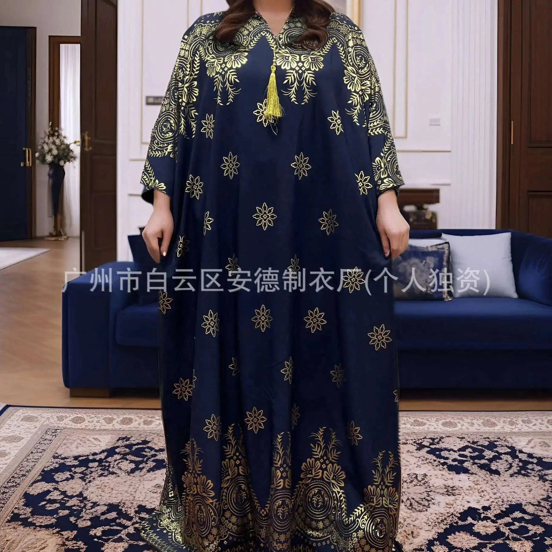 Women's Musilin Musi Arab Dubai V-neck Gold Plated Robe Long Dress New Style Robe Abaya Ramadan Dubai Luxury Islam Elegant
Women's Musilin Musi Arab Dubai V-neck Gold Plated Robe Long Dress New Style Robe Abaya Ramadan Dubai Luxury Islam Elegant