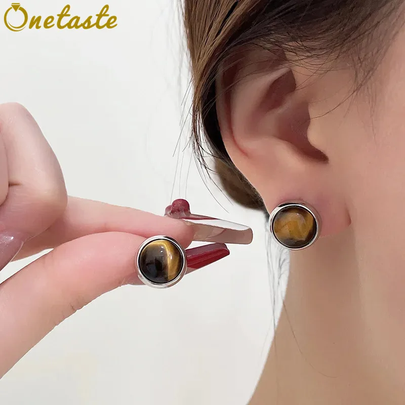 925 Sterling Silver Natural Tiger's Eye Stone Round Flat Button Stud Earrings Trendy Simple Dainty Stackable Small Earrings Gift
925 Sterling Silver Natural Tiger's Eye Stone Round Flat Button Stud Earrings Trendy Simple Dainty Stackable Small Earrings Gift