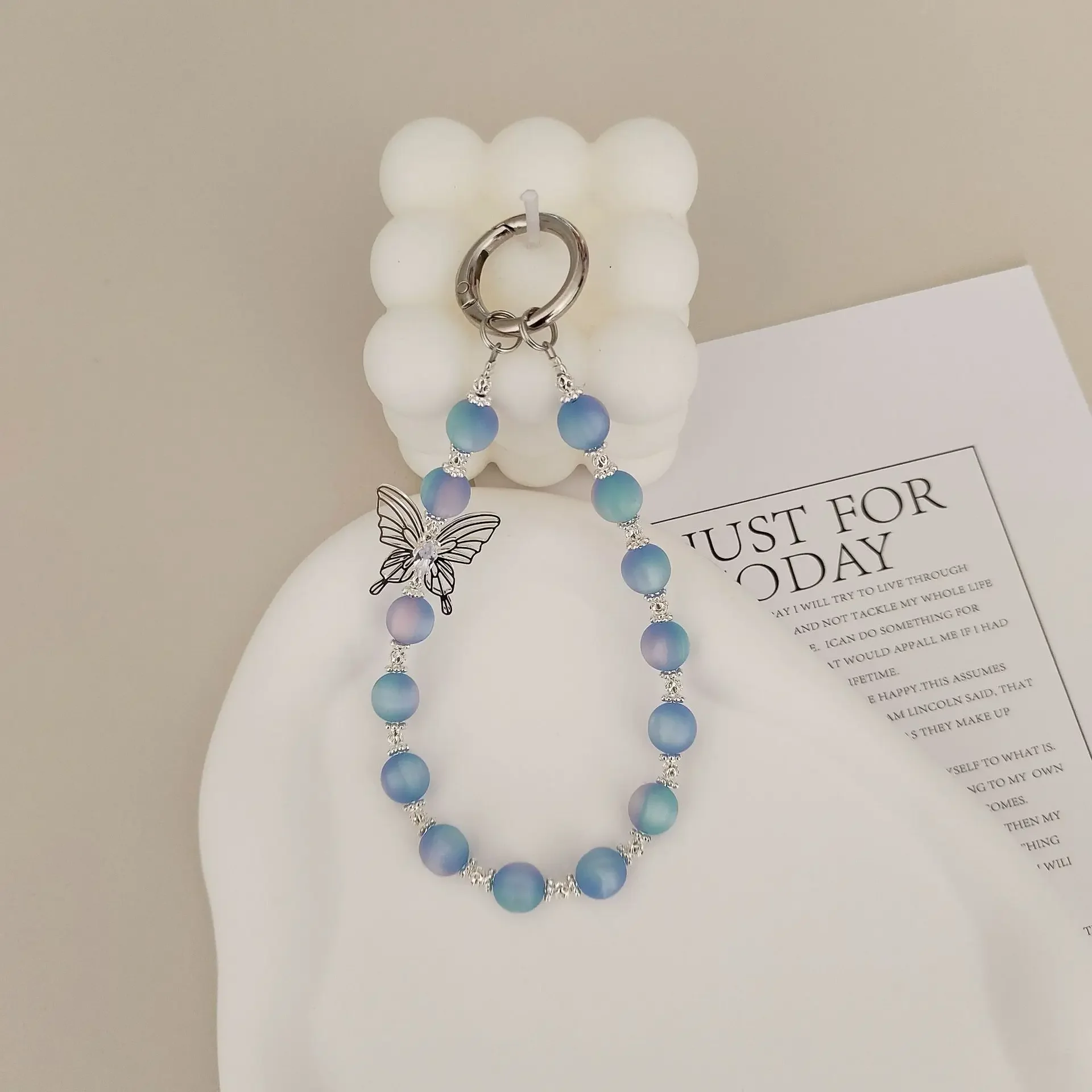 High-grade mobile phone chain pendant hollow-out butterfly frosted round bead wrist universal lanyard beaded short pendant
High-grade mobile phone chain pendant hollow-out butterfly frosted round bead wrist universal lanyard beaded short pendant