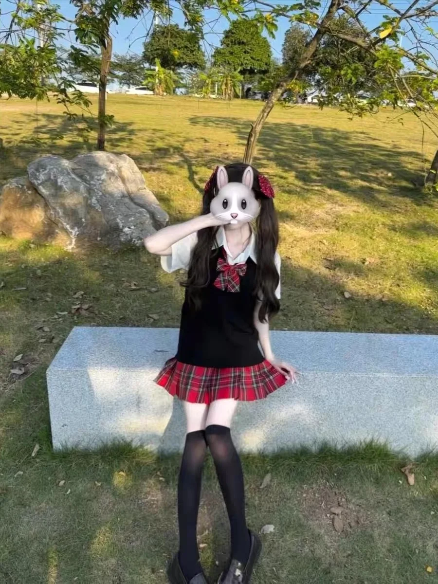 Original Black Knitted Sweater And Skirt Set College Style Uniform Small Pepper Fashion Set Women's Summer Casual Wear
Original Black Knitted Sweater And Skirt Set College Style Uniform Small Pepper Fashion Set Women's Summer Casual Wear