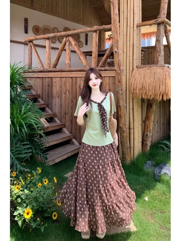 plus Size Fashionable Two-Piece Set Summer New Design Polka Dot Scarf Short Sleeve Top Mid-Length A-Line Skirt Women's Dress
plus Size Fashionable Two-Piece Set Summer New Design Polka Dot Scarf Short Sleeve Top Mid-Length A-Line Skirt Women's Dress