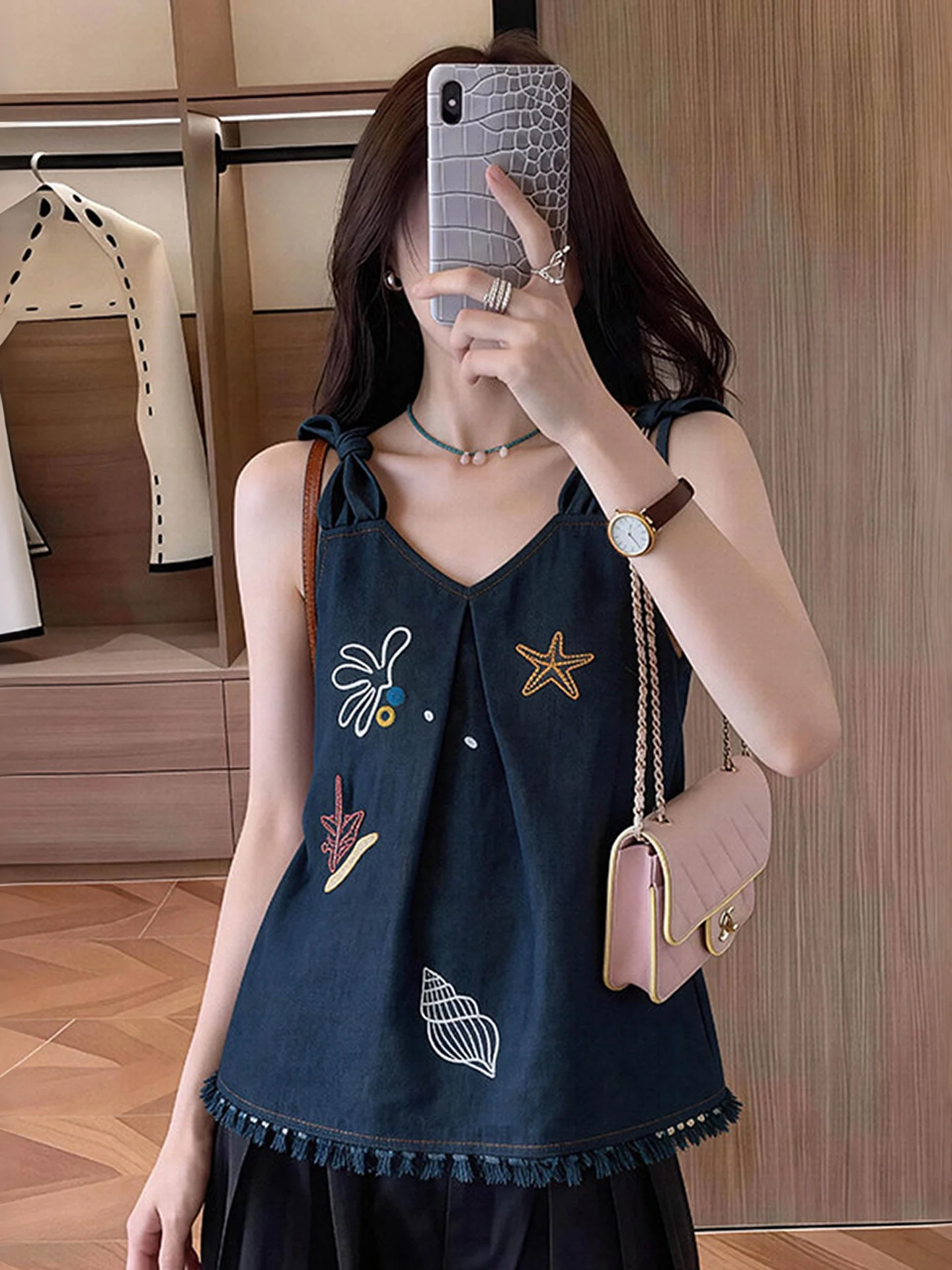 Elegant Blue Embroidered Vest Strap Women's Summer New Small Size Beautiful Tassel Hem Delicate Top Commute Style Regular Fit
Elegant Blue Embroidered Vest Strap Women's Summer New Small Size Beautiful Tassel Hem Delicate Top Commute Style Regular Fit