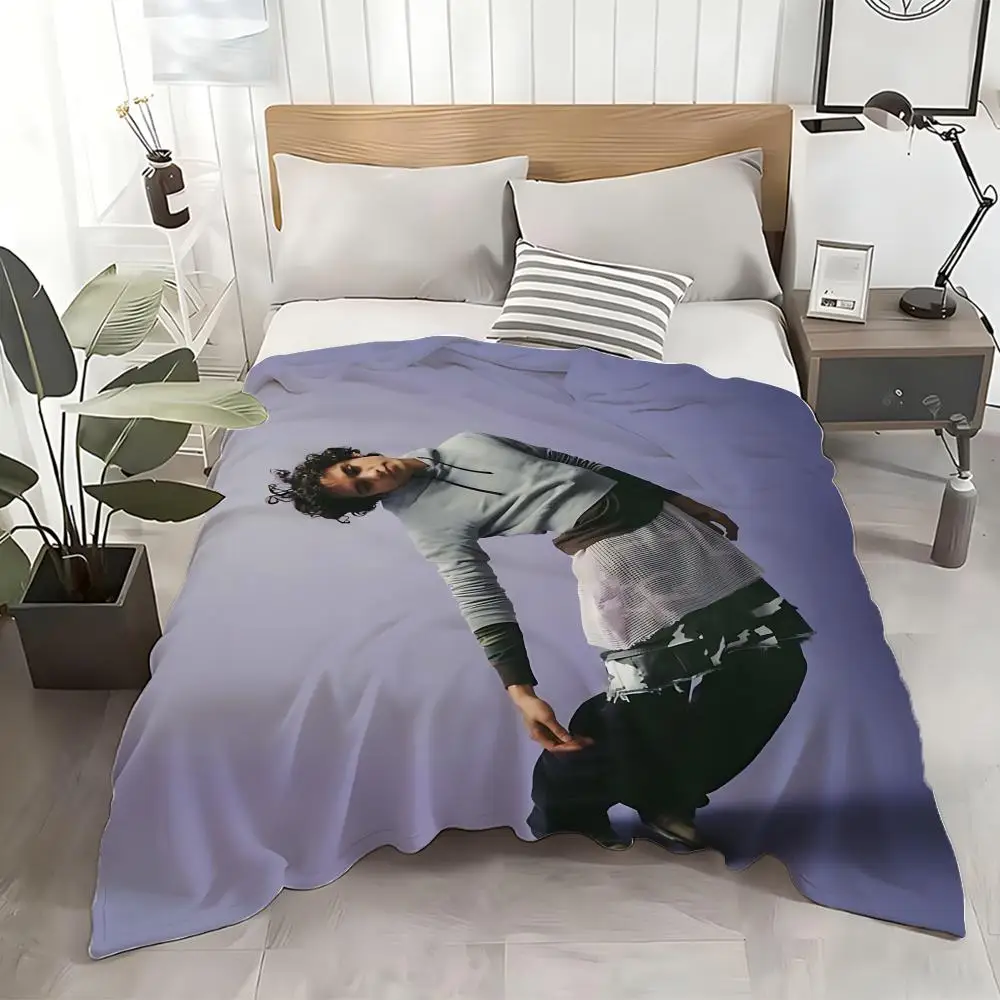 Плед из фланели Pop Singer Dominic Fike, мягкий, легкий, приятный для кожи, для дивана, кровати, офиса и путешествий
Плед из фланели Pop Singer Dominic Fike, мягкий, легкий, приятный для кожи, для дивана, кровати, офиса и путешествий