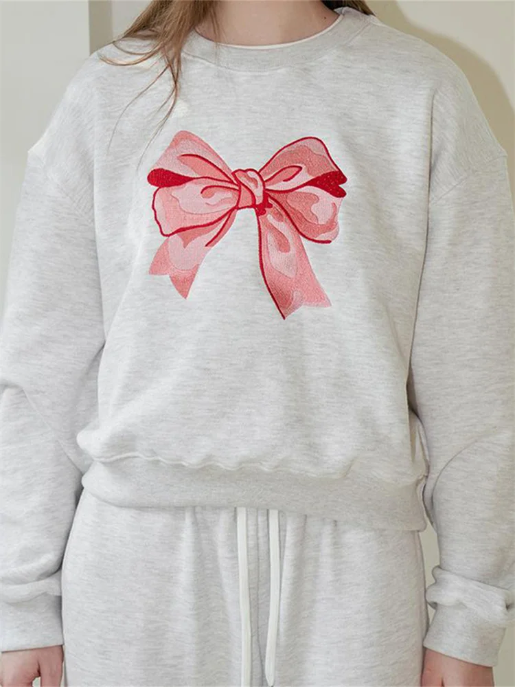 CHRONSTYLE Women Spring Autumn Loose Casual Sweatshirts Tops Long Sleeve Round Neck Bow Print Pullovers 2024 Hoodies Streetwear
CHRONSTYLE Women Spring Autumn Loose Casual Sweatshirts Tops Long Sleeve Round Neck Bow Print Pullovers 2024 Hoodies Streetwear
