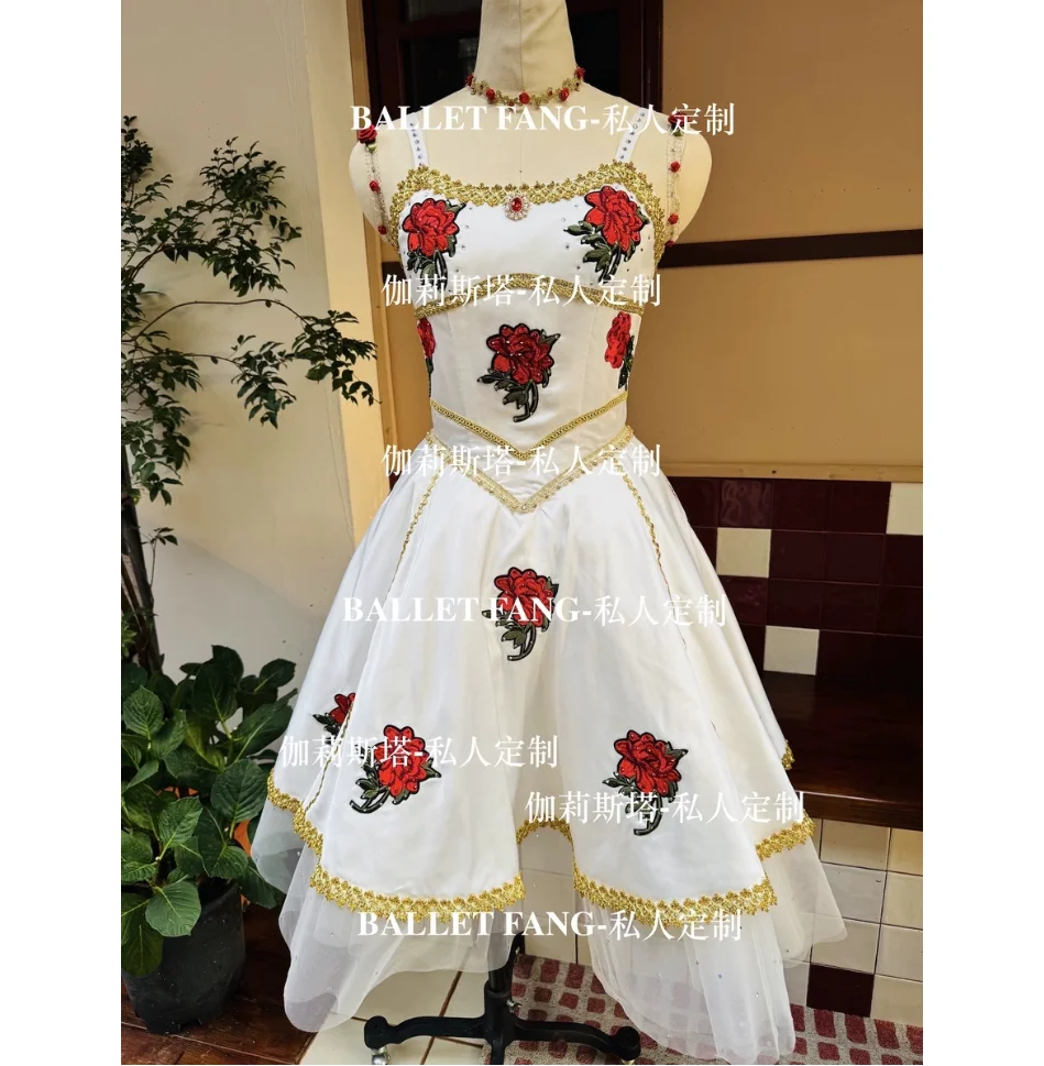 Customized red rose sequin embroidered long chiffon dress with a variation of the awakening of the Flower Goddess, ballet dress
Customized red rose sequin embroidered long chiffon dress with a variation of the awakening of the Flower Goddess, ballet dress