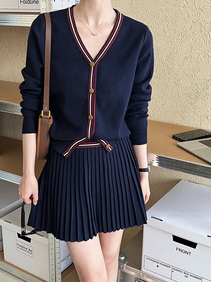 spring autumn knit Pleated Skirt Outfit Women V-neck Cardigan Sweater+High Waist A-line Pleated mini Skirt Female Two Piece Set
spring autumn knit Pleated Skirt Outfit Women V-neck Cardigan Sweater+High Waist A-line Pleated mini Skirt Female Two Piece Set
