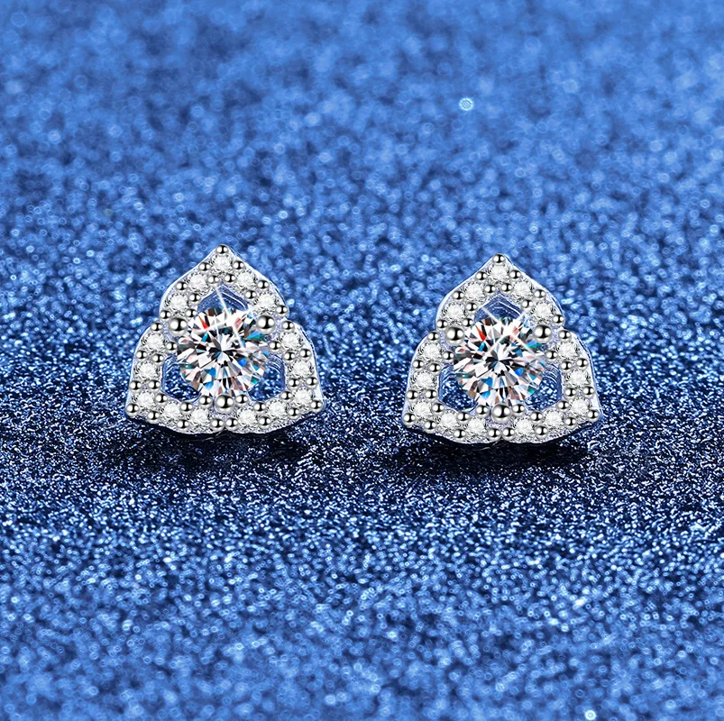 New Moissanite Earrings Platinum PT950 18K Gold Korean Version Small Fresh Flower Rose Light Luxury Earrings for Women
New Moissanite Earrings Platinum PT950 18K Gold Korean Version Small Fresh Flower Rose Light Luxury Earrings for Women