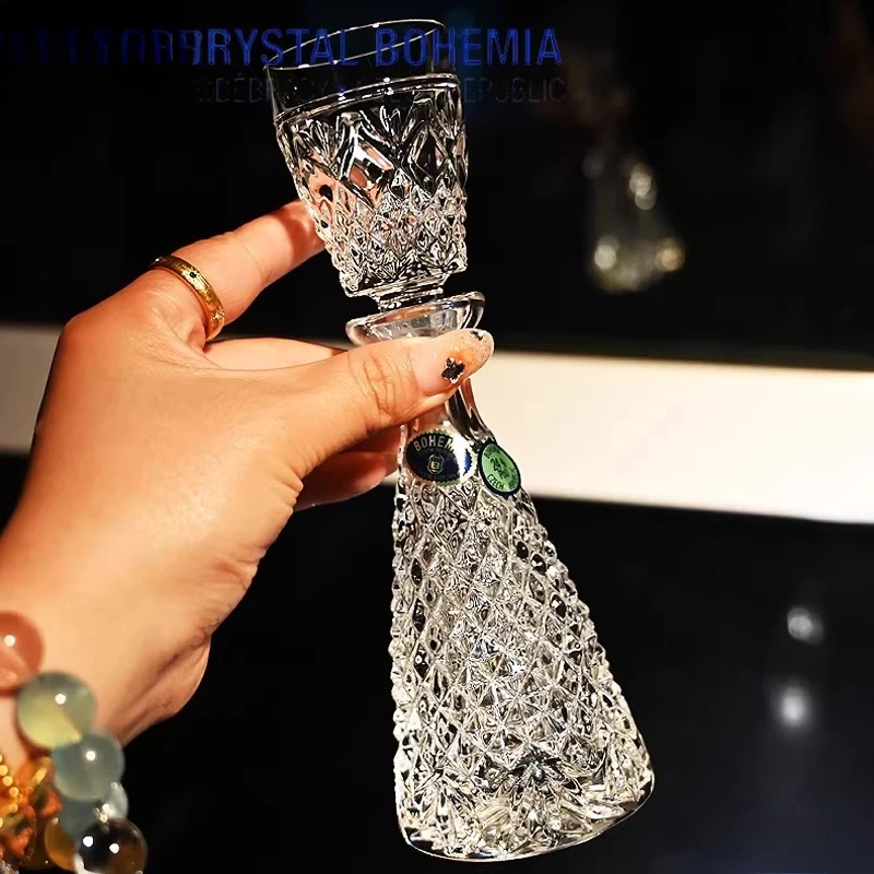 New Crystal Glass Home Baijiu Decanter Set, One Liquor Pot with Shot Cup, Premium Pitcher for Strong Wine, Elegant Gift Box
New Crystal Glass Home Baijiu Decanter Set, One Liquor Pot with Shot Cup, Premium Pitcher for Strong Wine, Elegant Gift Box