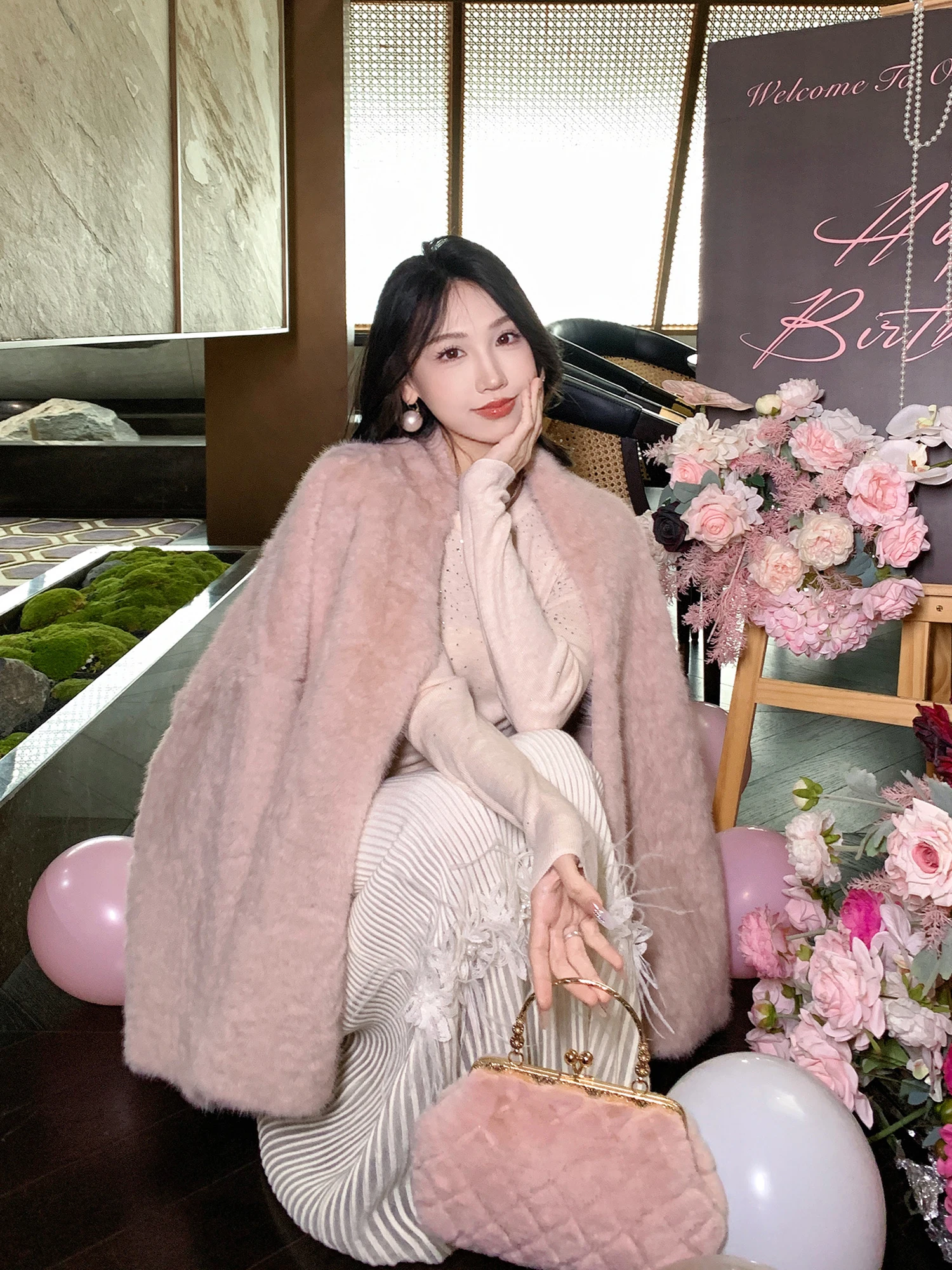 Gogogo Home 2025 Новое женское замшевое пальто с мехом, средней длины, теплое, ветрозащитное, мягкое, с длинными рукавами, на пуговицах, утепленное
Gogogo Home 2025 Новое женское замшевое пальто с мехом, средней длины, теплое, ветрозащитное, мягкое, с длинными рукавами, на пуговицах, утепленное