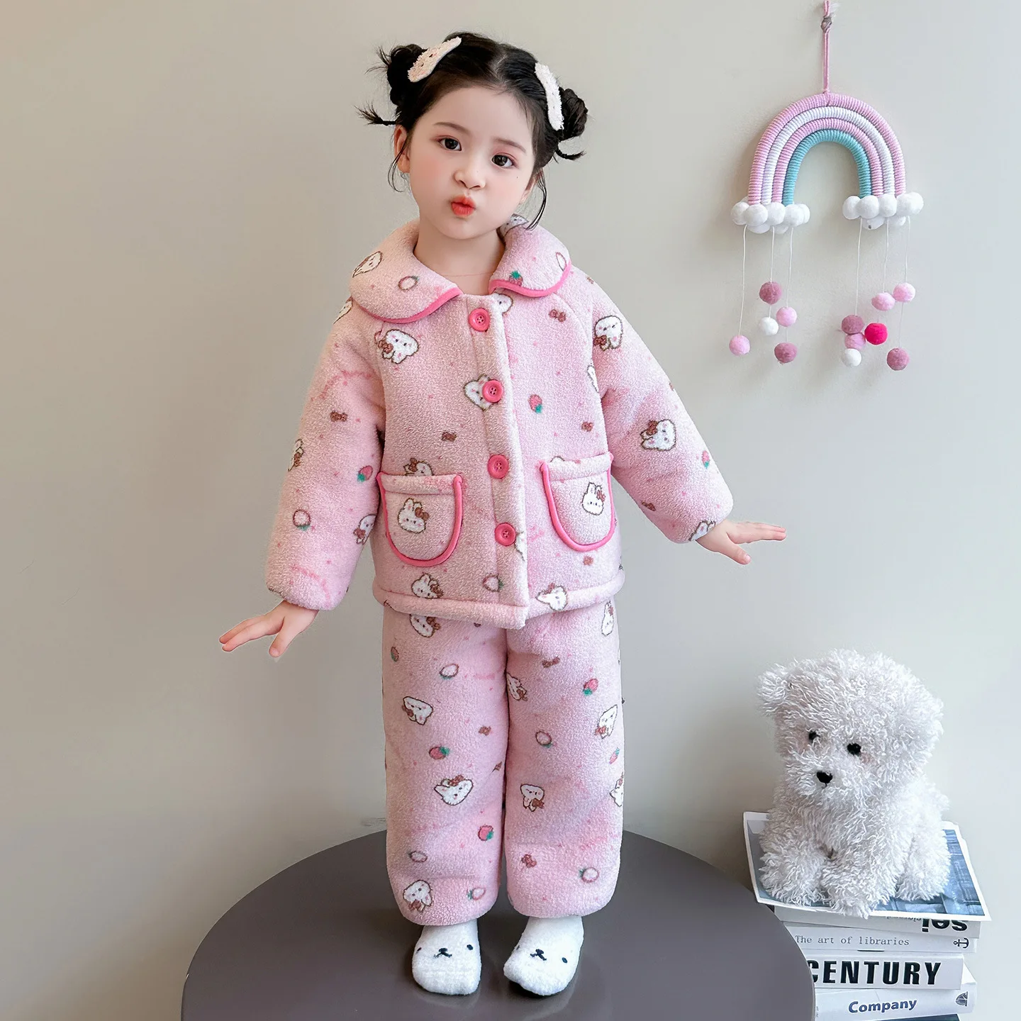 Anime Hello Kitty Girls' Winter Cartoon Plus Velvet Thick Warm Pajama Set Two piece set of cute winter home clothes for children
Anime Hello Kitty Girls' Winter Cartoon Plus Velvet Thick Warm Pajama Set Two piece set of cute winter home clothes for children