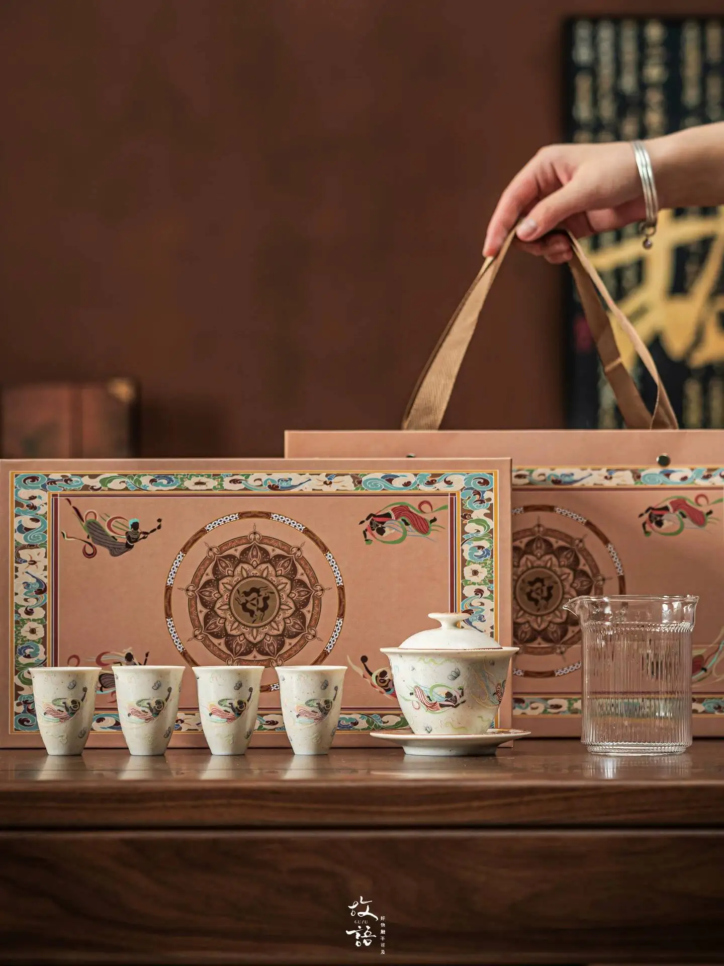 Goyu Dunhuang Cultural And Creative Teaware For Home Use 2025 New Model Kung Fu Bowl Tea Cup High-End Gift Box Set
Goyu Dunhuang Cultural And Creative Teaware For Home Use 2025 New Model Kung Fu Bowl Tea Cup High-End Gift Box Set