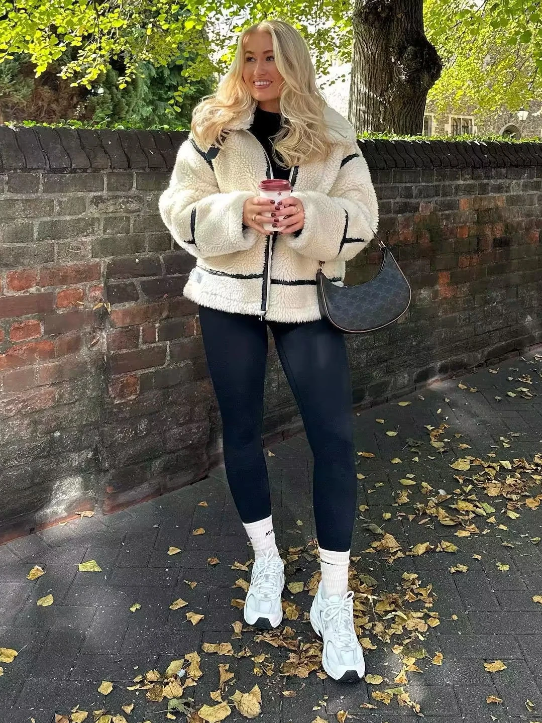 Warm Teddy Bear Cream Cheese Street Style Jacket Lamb Fur Lined Loose Outerwear Thickened Winter Coat for Women
Warm Teddy Bear Cream Cheese Street Style Jacket Lamb Fur Lined Loose Outerwear Thickened Winter Coat for Women