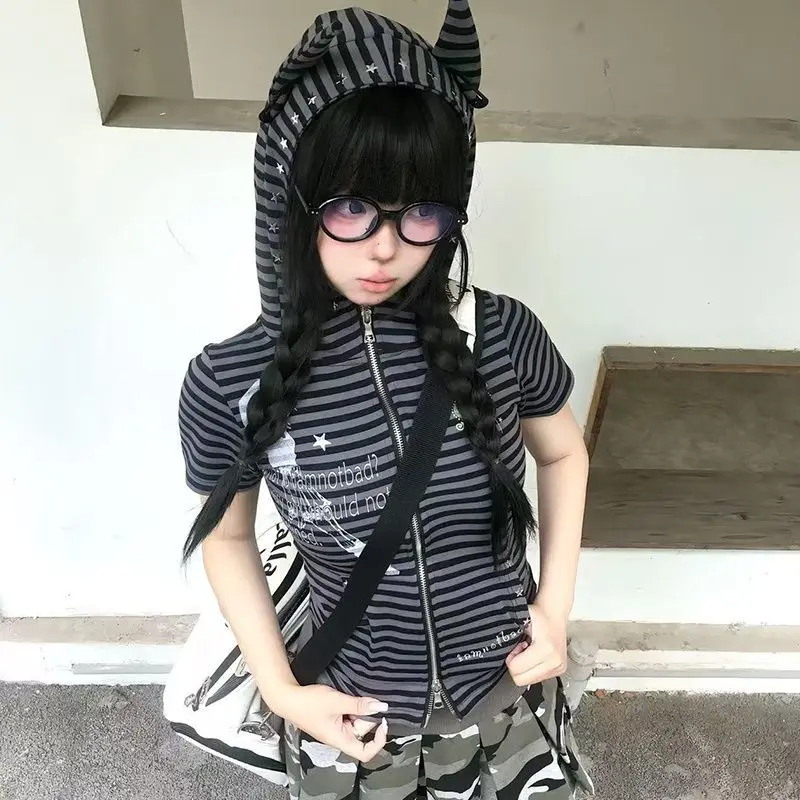 2025 Summer New Hoodie Sweatshirts T-shirts Y2k Slim Fit Double Zipper Top for Women Y2k Short Sleeve Striped Tee Shirt
2025 Summer New Hoodie Sweatshirts T-shirts Y2k Slim Fit Double Zipper Top for Women Y2k Short Sleeve Striped Tee Shirt