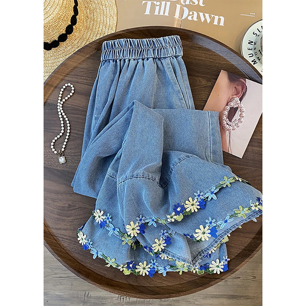 Women Denim Wide Leg Pants Floral Embroidered Elastic Waist Casual Loose Trousers Light Washed Bohemian Summer Jeans
Women Denim Wide Leg Pants Floral Embroidered Elastic Waist Casual Loose Trousers Light Washed Bohemian Summer Jeans