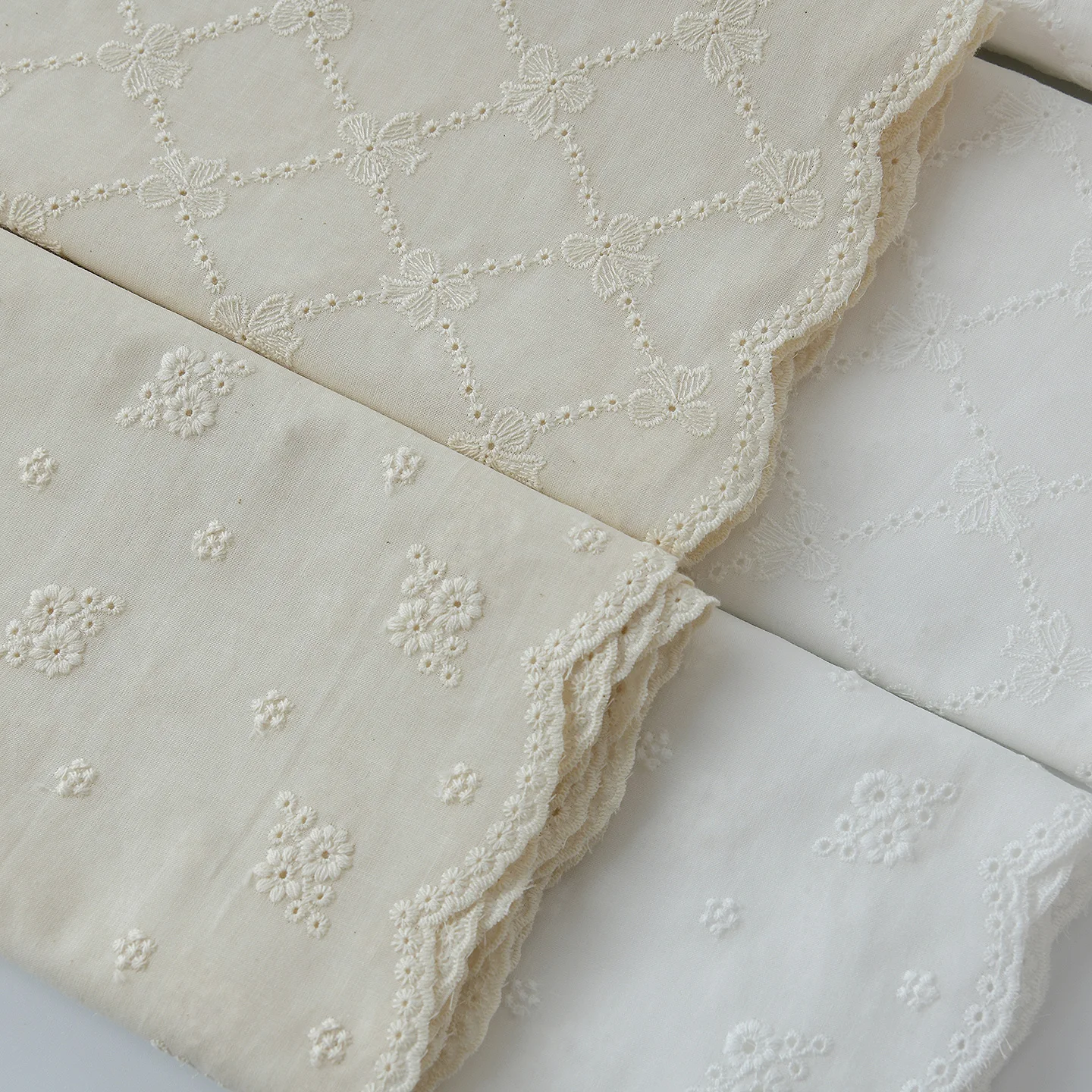 135x50cm 60s White Beige Pure Cotton Embroidered Lace Fabric Floral Embroidery Cloth for Dresses Full Width Cotton Lace Trim
135x50cm 60s White Beige Pure Cotton Embroidered Lace Fabric Floral Embroidery Cloth for Dresses Full Width Cotton Lace Trim