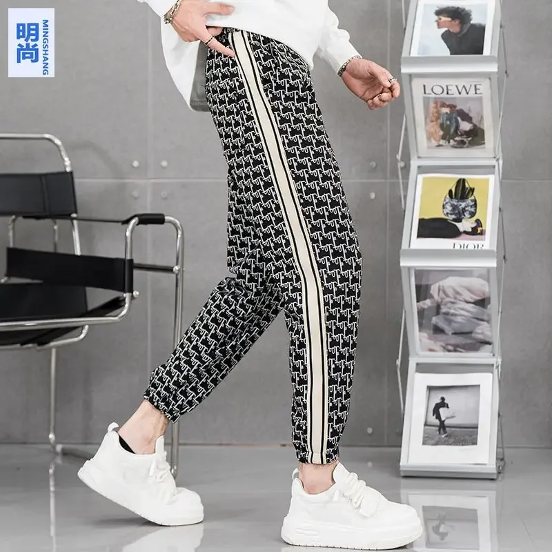 Casual pants men's spring and autumn new trendy brand printing fashion trend slim pants
Casual pants men's spring and autumn new trendy brand printing fashion trend slim pants