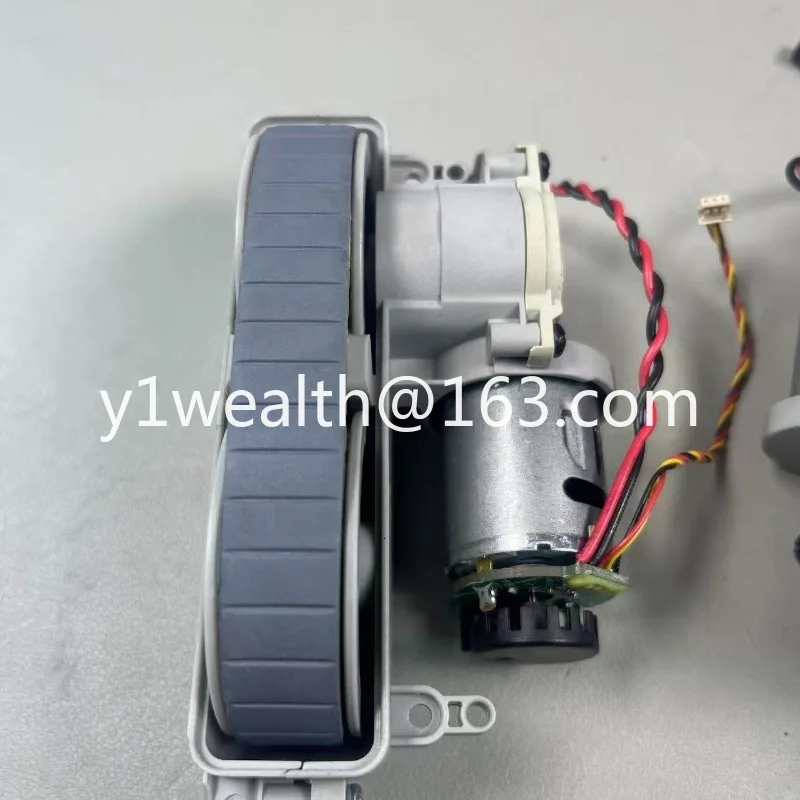Window cleaning robot original motor W2/W2S left and right drive wheel accessories
Window cleaning robot original motor W2/W2S left and right drive wheel accessories